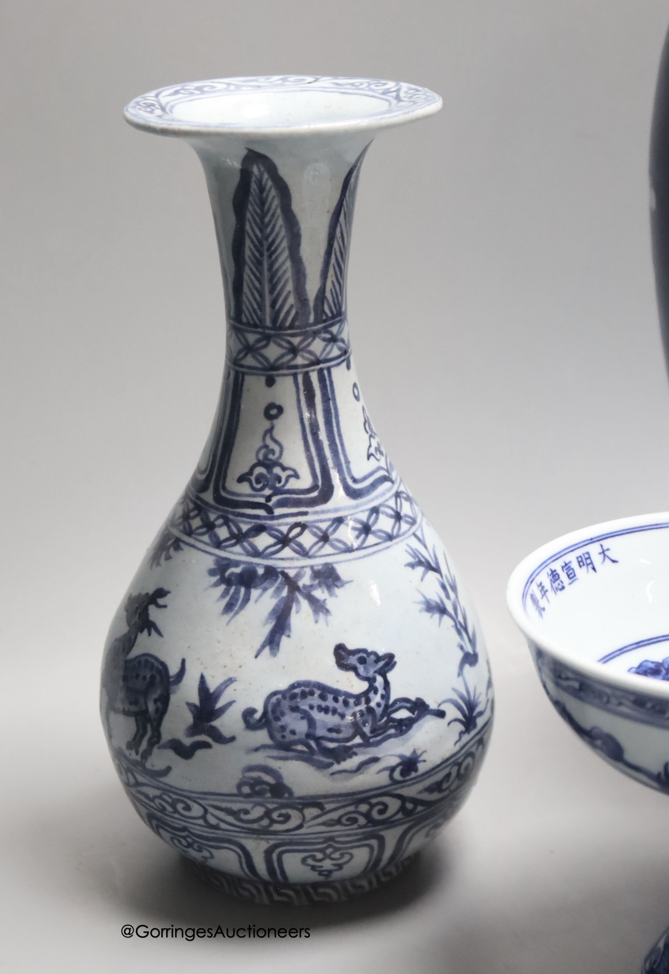 Five Chinese blue and white vessels, tallest 32cm